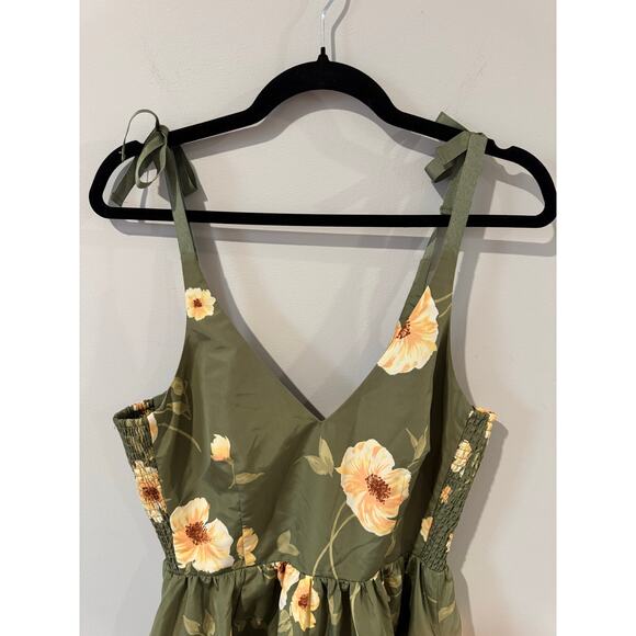 NWT Old Navy Fit & Flare Cami Dress in Green with Floral Print Size S - Picture 2 of 6